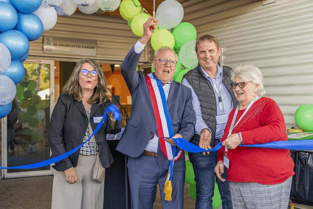 Inauguration-ESAT-APAJH95-VAN ESAT les Ateliers du Val d'Argent