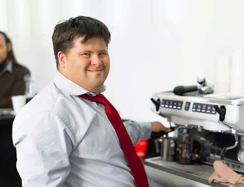 Emploi et handicap en France : où en est l’inclusion en milieu ordinaire en 2025 ?